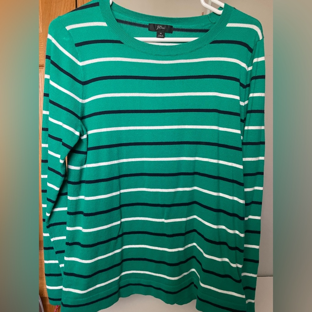 Cotton sweater from J.Crew. Size medium. Barely worn. Good condition.